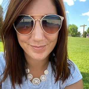 Meet your Posher, Monica